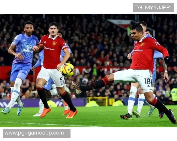 英超激战尤文图斯大胜曼联六比二绝杀时刻点燃全场激情