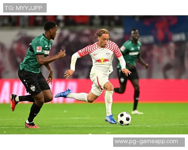 德甲激战：里昂逆转那不勒斯四比三引发全场狂欢解析